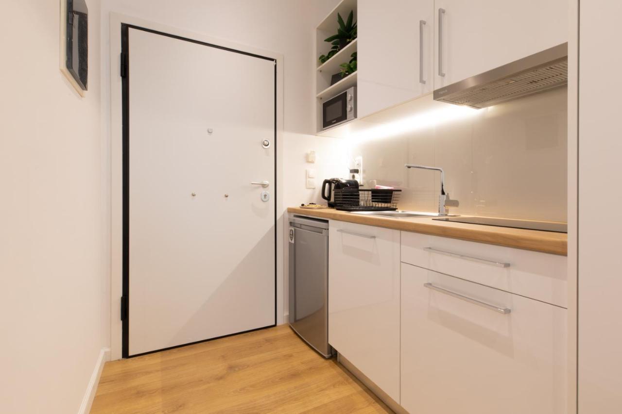 Minimal Apartment In Plaka Athens Exterior photo